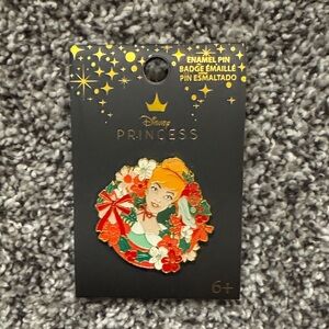 BNWT Loungefly Disney Princess Cinderella Holiday Wreath Pin